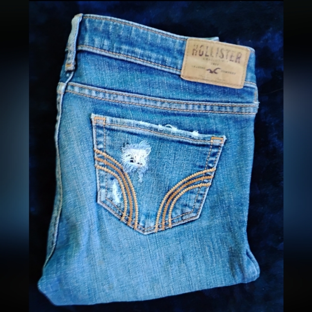 Hollister Blue Jeans with Distressed Details and Classic Fit